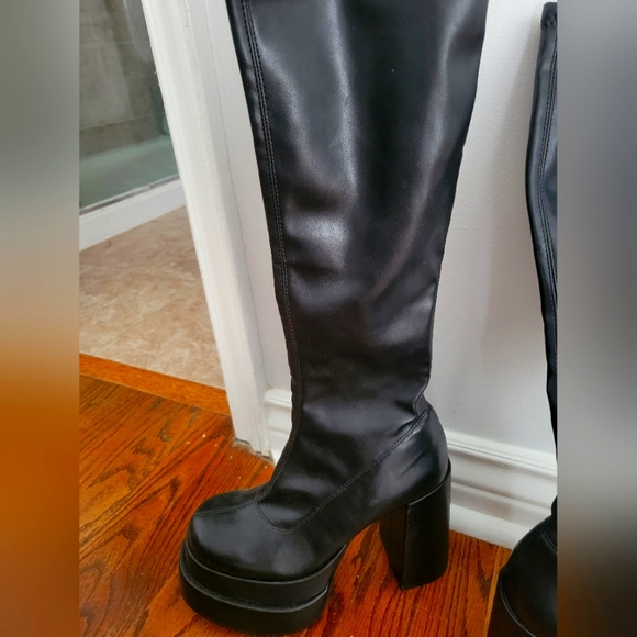 Knee-high boots - Picture 1 of 4